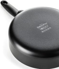 GreenPan Cambridge Hapjespan Met Deksel 28cm - Zwart - Inductie - PFAS-vrij 36 GreenPan Cambridge Hapjespan Met Deksel 28cm - Zwart - Inductie - PFAS-vrij -Keukengerei Winkel 1026x1200