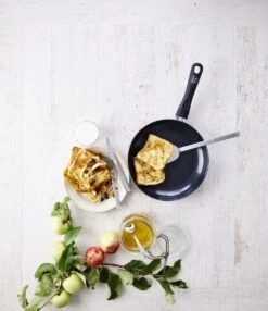 GreenChef Diamond Koekenpannenset Ø 20cm + Ø 28cm - Zwart - Inductie - PFAS-vrij 28 GreenChef Diamond Koekenpannenset Ø 20cm + Ø 28cm - Zwart - Inductie - PFAS-vrij -Keukengerei Winkel 1038x1200 2