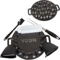 YUGN BLACK Poffertjespan Poffertjesmaker 6 Delige Set - 19 Poffertjes Incl Doseerfles Kwast Poffertjesvork Siliconen Ovenwanten - Platte Onderkant Poffertjespan Inductie Poffertjespan Elektrisch - Cadeau Tip -Keukengerei Winkel 1198x1200 15