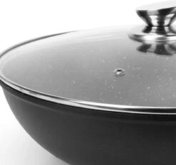 Cheffinger | Luxe Wokpan Met Deksel | 36CM | Alle Warmtebronnen | Oriental -Keukengerei Winkel 1200x1127