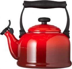 Le Creuset Tradition Fluitketel - 2.1 L - Kersenrood -Keukengerei Winkel 1200x1145 4
