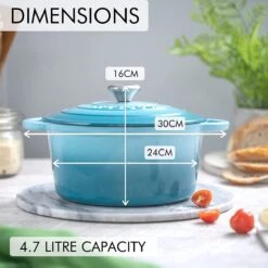 Nuovva Gietijzeren Braadpan Antiaanbaklaag Met Deksel - Sudderpan Blauw - Rond - Ø24 Cm - 4,7 Liter - 100% PFAS & PFOA Vrij - Geschikt Voor Alle Warmtebronnen - Elektrisch - Gas - Halogeen - Inductie – Keramisch -Keukengerei Winkel 1200x1200 1270