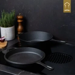 Chefarone Gietijzeren Pan - 2-in-1 Braadpan Inclusief Deksel - Geschikt Voor Alle Warmtebronnen -Keukengerei Winkel 1200x1200 1303