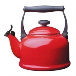 Le Creuset Tradition Fluitketel - 2.1 L - Kersenrood -Keukengerei Winkel 1200x1200 1711