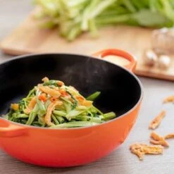 Le Creuset Wokpan / Balti Dish - Mat Zwart - ø 24 Cm / 2.7 Liter - Geëmailleerde Anti-aanbaklaag -Keukengerei Winkel 1200x1200 282