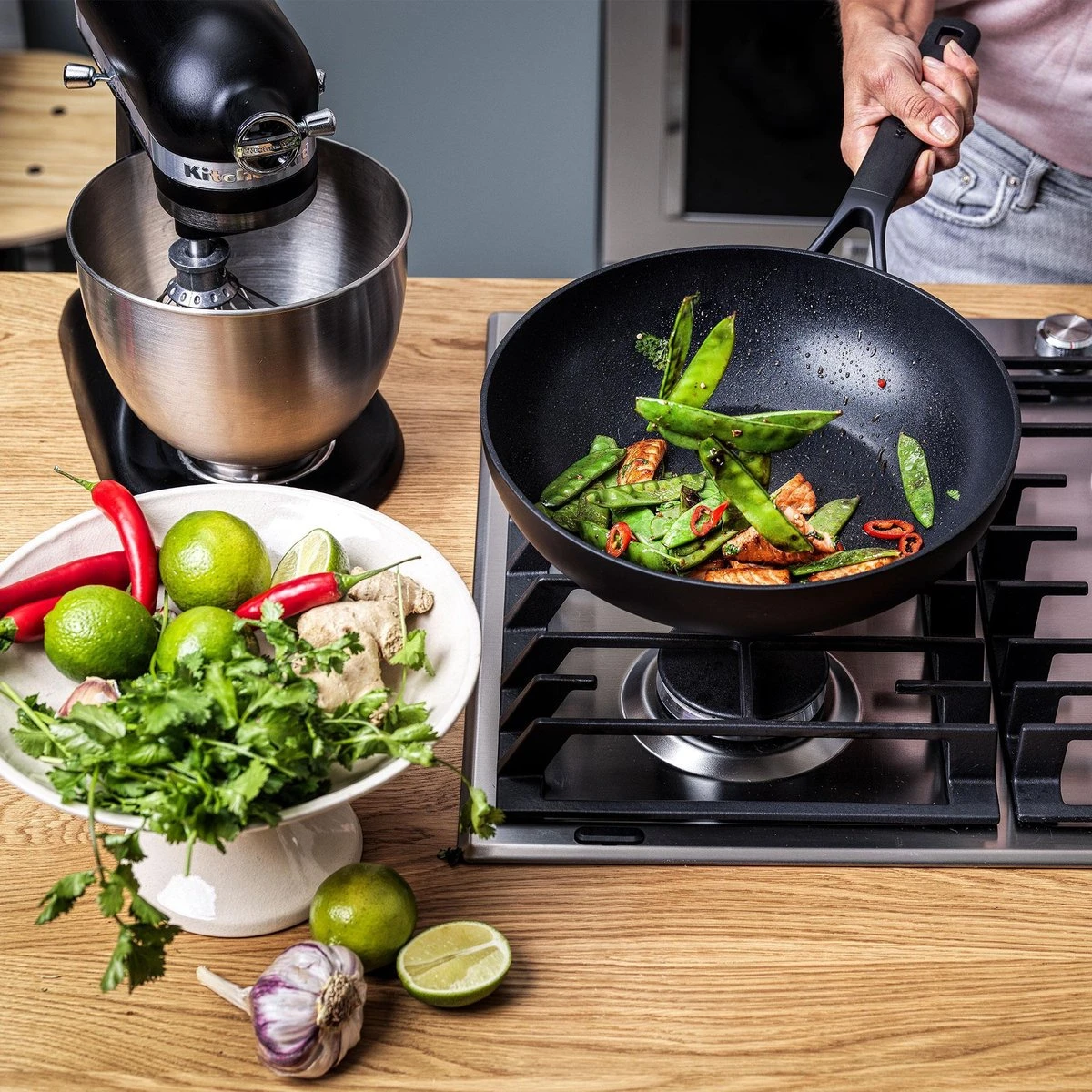 KitchenAid Classic Forged Aluminium Wok ø28cm - Zwart - Inductie - Anti-aanbak 10 KitchenAid Classic Forged Aluminium Wok ø28cm - Zwart - Inductie - Anti-aanbak - Afbeelding 8