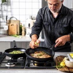 KitchenAid Classic Forged Aluminium Wok ø28cm - Zwart - Inductie - Anti-aanbak 26 KitchenAid Classic Forged Aluminium Wok ø28cm - Zwart - Inductie - Anti-aanbak -Keukengerei Winkel 1200x1200 292