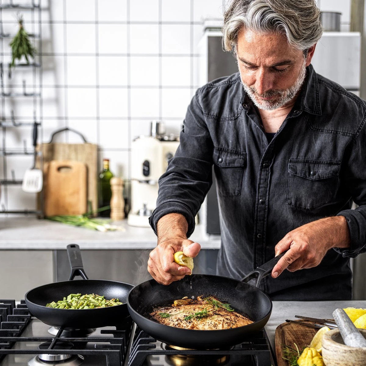 KitchenAid Classic Forged Aluminium Wok ø28cm - Zwart - Inductie - Anti-aanbak 14 KitchenAid Classic Forged Aluminium Wok ø28cm - Zwart - Inductie - Anti-aanbak - Afbeelding 12