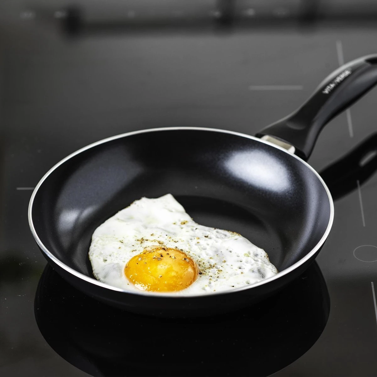 VitaVerde Expert Koekenpannenset Ø 24cm + Ø 28cm - Zwart - Inductie - PFAS-vrij 9 VitaVerde Expert Koekenpannenset Ø 24cm + Ø 28cm - Zwart - Inductie - PFAS-vrij - Afbeelding 7