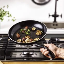 VitaVerde Expert Koekenpannenset Ø 24cm + Ø 28cm - Zwart - Inductie - PFAS-vrij 20 VitaVerde Expert Koekenpannenset Ø 24cm + Ø 28cm - Zwart - Inductie - PFAS-vrij -Keukengerei Winkel 1200x1200 600