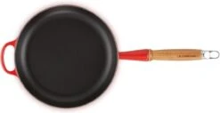 Le Creuset Koekenpan Signature Kersenrood - ø 28 Cm / 2.6 Liter - Geëmailleerde Anti-aanbaklaag 11 Le Creuset Koekenpan Signature Kersenrood - ø 28 Cm / 2.6 Liter - Geëmailleerde Anti-aanbaklaag -Keukengerei Winkel 1200x616 2