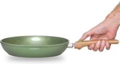 Just Vegan Koekenpan ECO Met Afneembaar Handvat 20 Cm Aluminium Groen 22 Just Vegan Koekenpan ECO Met Afneembaar Handvat 20 Cm Aluminium Groen -Keukengerei Winkel 1200x646 1