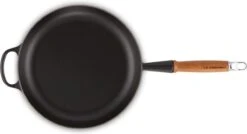 Le Creuset Koekenpan Signature Mat Zwart - ø 28 Cm / 2.6 Liter - Geëmailleerde Anti-aanbaklaag -Keukengerei Winkel 1200x652 4