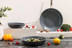 Swiss Pro+ - Koekenpannenset - 3 Delig - Keramisch - Inductie - Milieuvriendelijk - PFAS - PFOA Vrij - Sapphire Green -Keukengerei Winkel 1200x799 40