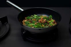 Combekk Koekenpan Ceramic Pro - Koekenpan - Anti-aanbak - Keramisch - Roestvrijstaal - 28cm 13 Combekk Koekenpan Ceramic Pro - Koekenpan - Anti-aanbak - Keramisch - Roestvrijstaal - 28cm -Keukengerei Winkel 1200x800 202