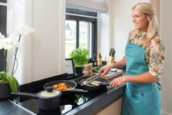 Sola Braadpan Fair Cooking - Ø 28 Cm - Zwart/wit - Aluminium - Antiaanbaklaag 16 Sola Braadpan Fair Cooking - Ø 28 Cm - Zwart/wit - Aluminium - Antiaanbaklaag -Keukengerei Winkel 1200x801 16