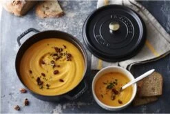 Staub Ronde Braadpan - Ø28 Cm - Zwart -Keukengerei Winkel 1200x801 17