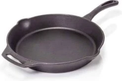 Petromax Fp30-t, Skillet, 28 Cm, Pan Met Steel, Gietijzer, Zwart 11 Petromax Fp30-t, Skillet, 28 Cm, Pan Met Steel, Gietijzer, Zwart -Keukengerei Winkel 1200x803 5