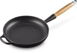 Le Creuset Koekenpan Signature Mat Zwart - ø 28 Cm / 2.6 Liter - Geëmailleerde Anti-aanbaklaag -Keukengerei Winkel 1200x823 6