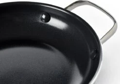 Dagelijkse Kost Door Jeroen Meus - Koekenpan ø24cm - Inductie - Anti-aanbak - PFAS-vrij 13 Dagelijkse Kost Door Jeroen Meus - Koekenpan ø24cm - Inductie - Anti-aanbak - PFAS-vrij -Keukengerei Winkel 1200x839