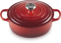 Le Creuset - Gietijzeren - Lage Braadpan - 24cm - Kersenrood 23 Le Creuset - Gietijzeren - Lage Braadpan - 24cm - Kersenrood -Keukengerei Winkel 1200x843 2