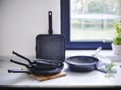 BK Universe Wok Ø 28cm - Inductie - Anti-aanbak - PFAS-vrij 15 BK Universe Wok Ø 28cm - Inductie - Anti-aanbak - PFAS-vrij -Keukengerei Winkel 1200x899 5