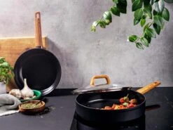 Gero Mark Hapjespan Met Deksel Ø 28 Cm - Aluminium - Inductie - PFAS-vrij 12 Gero Mark Hapjespan Met Deksel Ø 28 Cm - Aluminium - Inductie - PFAS-vrij -Keukengerei Winkel 1200x900 41