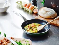 Dagelijkse Kost Door Jeroen Meus - Koekenpan ø28cm - Inductie - Anti-aanbak - PFAS-vrij 20 Dagelijkse Kost Door Jeroen Meus - Koekenpan ø28cm - Inductie - Anti-aanbak - PFAS-vrij -Keukengerei Winkel 1200x926 43