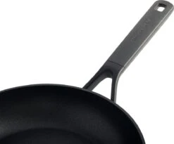KitchenAid Classic Forged Aluminium Wok ø28cm - Zwart - Inductie - Anti-aanbak 20 KitchenAid Classic Forged Aluminium Wok ø28cm - Zwart - Inductie - Anti-aanbak -Keukengerei Winkel 1200x997 1