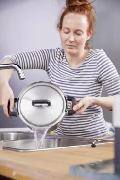 BK Flow Cool Pannenset - 4-delig – RVS Deksels - Veilig Afgietsysteem - Geschikt Voor Alle Warmtebronnen -Keukengerei Winkel 799x1200 1