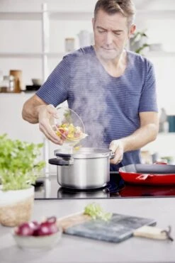 BK Flow Cool Pannenset - 4-delig – RVS Deksels - Veilig Afgietsysteem - Geschikt Voor Alle Warmtebronnen -Keukengerei Winkel 799x1200