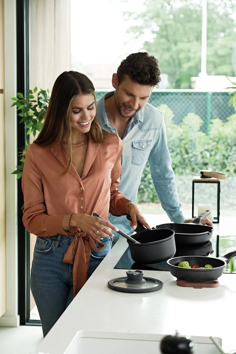 BergHOFF Steelpan Met Deksel Stone 18 Cm - Leo 5 BergHOFF Steelpan Met Deksel Stone 18 Cm - Leo - Afbeelding 3