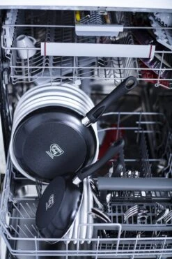 GreenChef Diamond Koekenpannenset Ø 20cm + Ø 28cm - Zwart - Inductie - PFAS-vrij 26 GreenChef Diamond Koekenpannenset Ø 20cm + Ø 28cm - Zwart - Inductie - PFAS-vrij -Keukengerei Winkel 800x1200 8