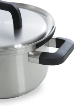 BK Flow Cool Pannenset - 4-delig – RVS Deksels - Veilig Afgietsysteem - Geschikt Voor Alle Warmtebronnen -Keukengerei Winkel 838x1200