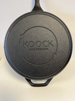 Koock Amsterdam® Skillet Gietijzer - Koekenpan - Geschikt Voor Alle Warmtebronnen Incl. BBQ En Inductie -Keukengerei Winkel 899x1200 6